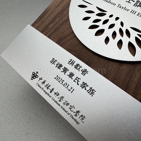 獎盃, 獎座, 獎牌, 金屬獎杯, 比賽獎牌, 紀念牌, 紀念幣, 木盾牌, 銀碟, 錦旗, 桌旗, 旗幟, 金屬襟章, 客製胸章, 客製名牌, 馬口鐵牌, 比賽獎品, 徽章, 客製禮品, 禮贈品公司, 台灣禮品, 紀念品, 禮品批發商, 客製化商品, 企業禮品, 商務禮品, 文具, 文儀用品, 環保禮品, 客製禮物, 禮物包裝
