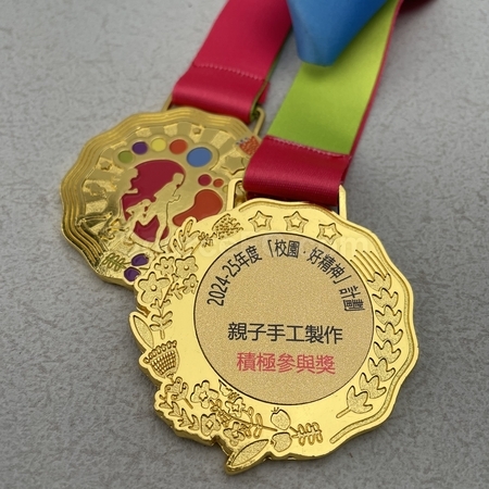 獎盃, 獎座, 獎牌, 金屬獎杯, 比賽獎牌, 紀念牌, 紀念幣, 木盾牌, 銀碟, 錦旗, 桌旗, 旗幟, 金屬襟章, 客製胸章, 客製名牌, 馬口鐵牌, 比賽獎品, 徽章, 客製禮品, 禮贈品公司, 台灣禮品, 紀念品, 禮品批發商, 客製化商品, 企業禮品, 商務禮品, 文具, 文儀用品, 環保禮品, 客製禮物, 禮物包裝