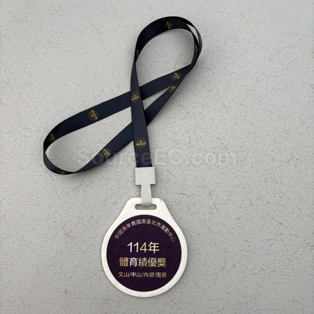獎盃, 獎座, 獎牌, 金屬獎杯, 比賽獎牌, 紀念牌, 紀念幣, 木盾牌, 銀碟, 錦旗, 桌旗, 旗幟, 金屬襟章, 客製胸章, 客製名牌, 馬口鐵牌, 比賽獎品, 徽章, 客製禮品, 禮贈品公司, 台灣禮品, 紀念品, 禮品批發商, 客製化商品, 企業禮品, 商務禮品, 文具, 文儀用品, 環保禮品, 客製禮物, 禮物包裝
